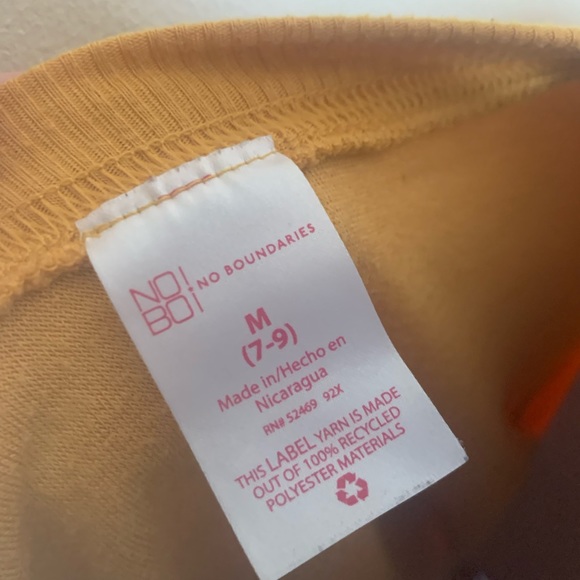 Sweaters. - Picture 6 of 8